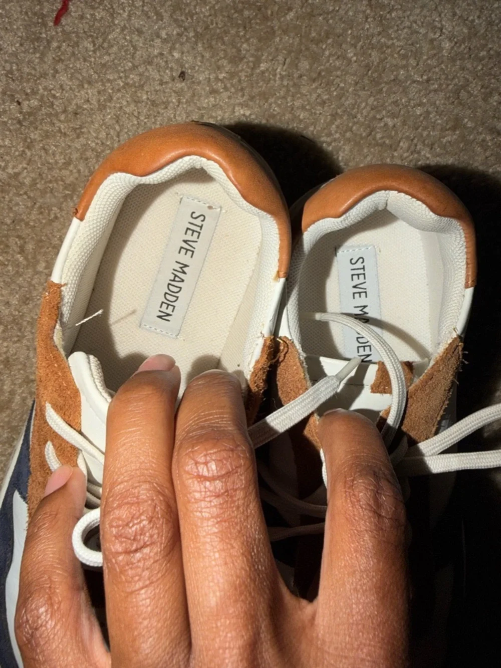 Steve Madden Kids Low-Top Sneakers in White, Navy & Brown - Picture 2 of 3